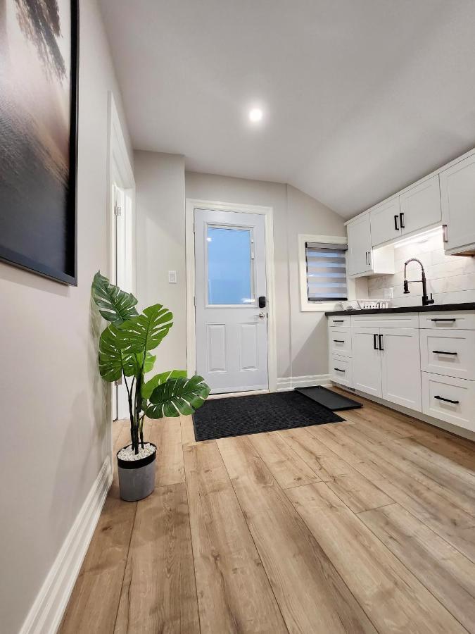 The Cozy Cove Modern King-Bedroom Full Apartment Saint Catharines Ngoại thất bức ảnh