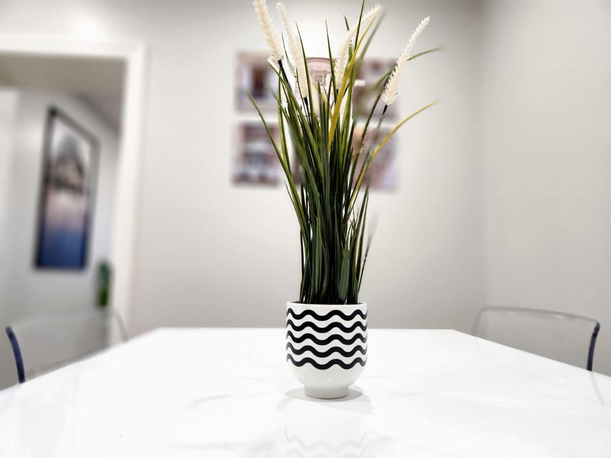 The Cozy Cove Modern King-Bedroom Full Apartment Saint Catharines Ngoại thất bức ảnh